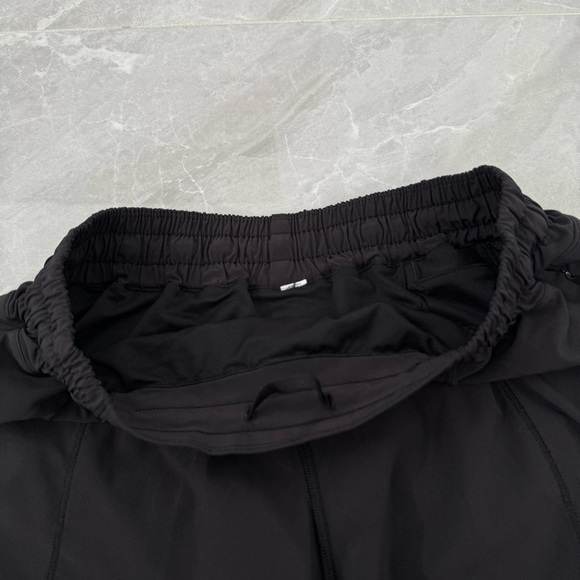 Women’s Lululemon Hotty Hot Low-Rise Lined Short 4" Workout Athletic Size 8 - Picture 10 of 16